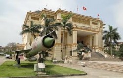 Tour ngoại khóa đi Bảo tàng Phòng không Không quân – Xem xiếc - Tour ngoai khoa di Bao tang Phong khong Khong quan – Xem xiec